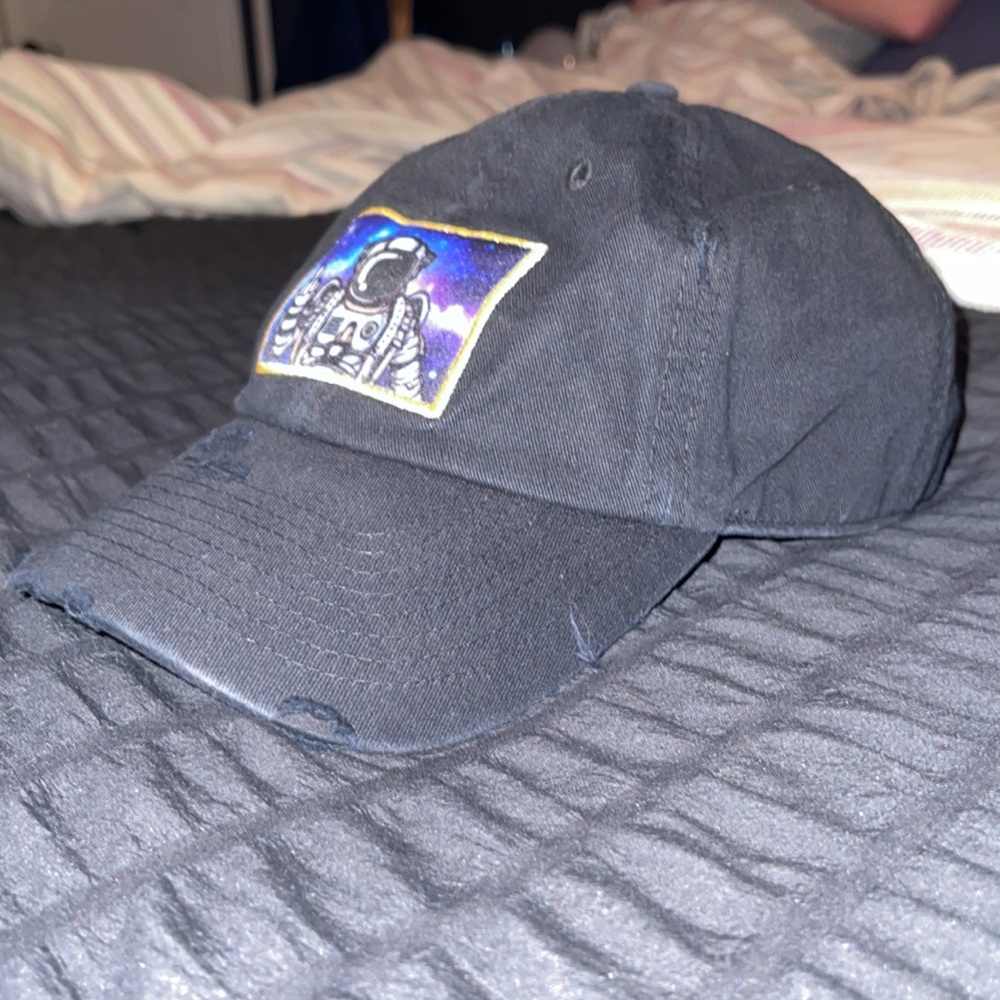 Kbethos hat - Picture 2 of 8